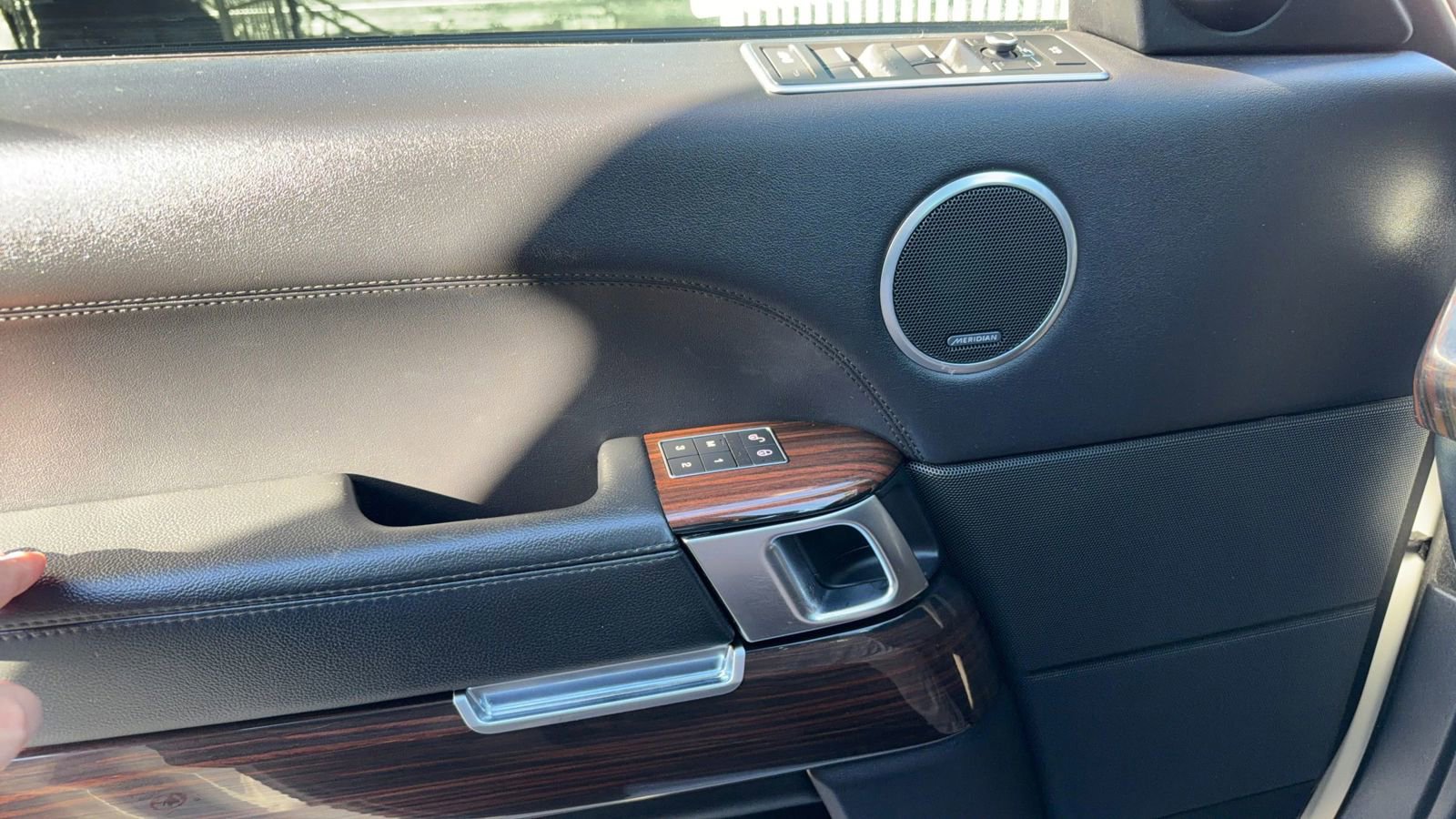 Used 2017 Land Rover Range Rover image 15