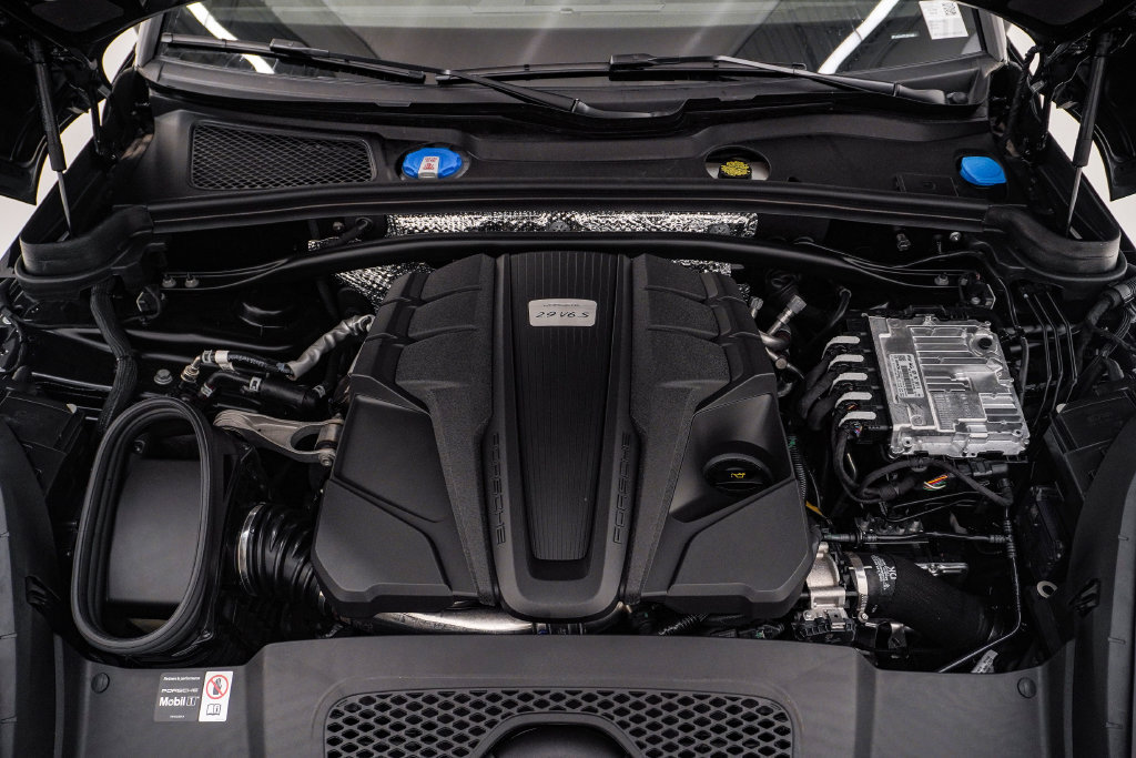 Certified 2026 Porsche Macan S AWD/4WD image 29