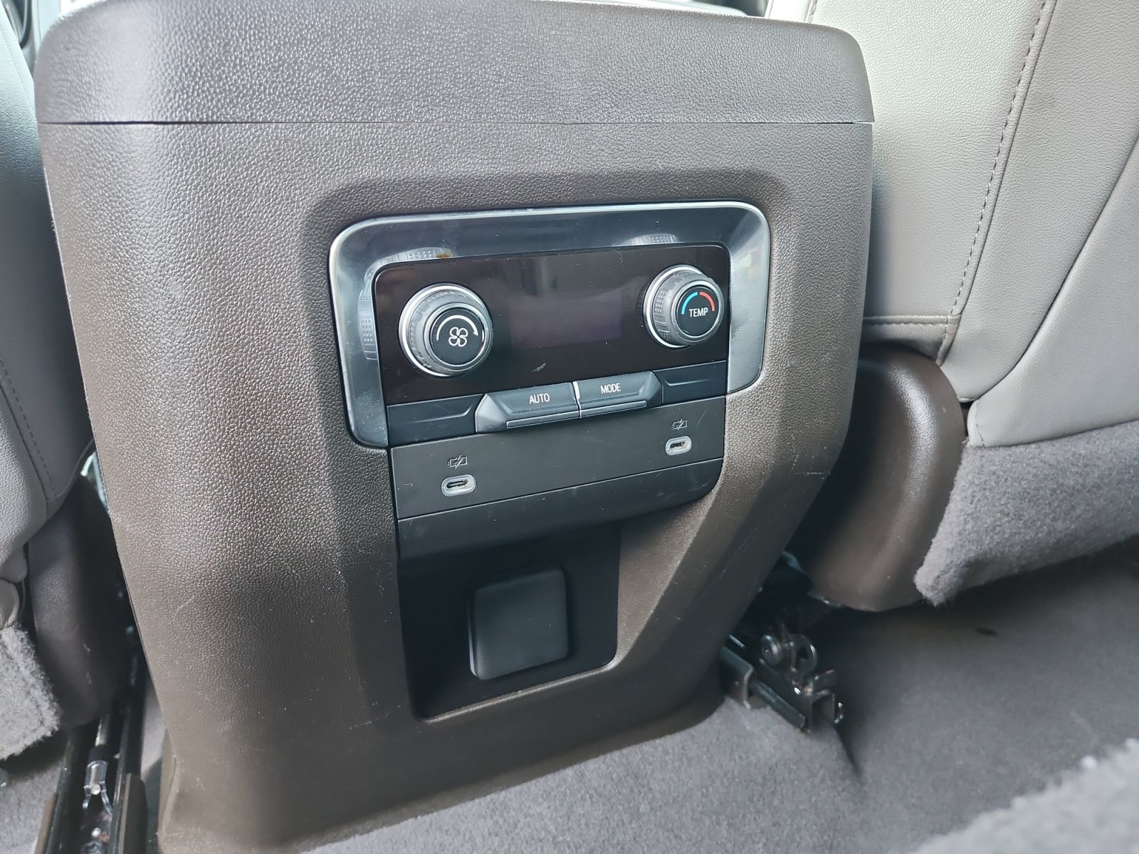 Used 2024 Chevrolet Suburban LT AWD/4WD image 15