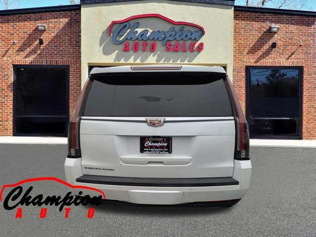 Used 2017 Cadillac Escalade Premium Luxury RWD image 5