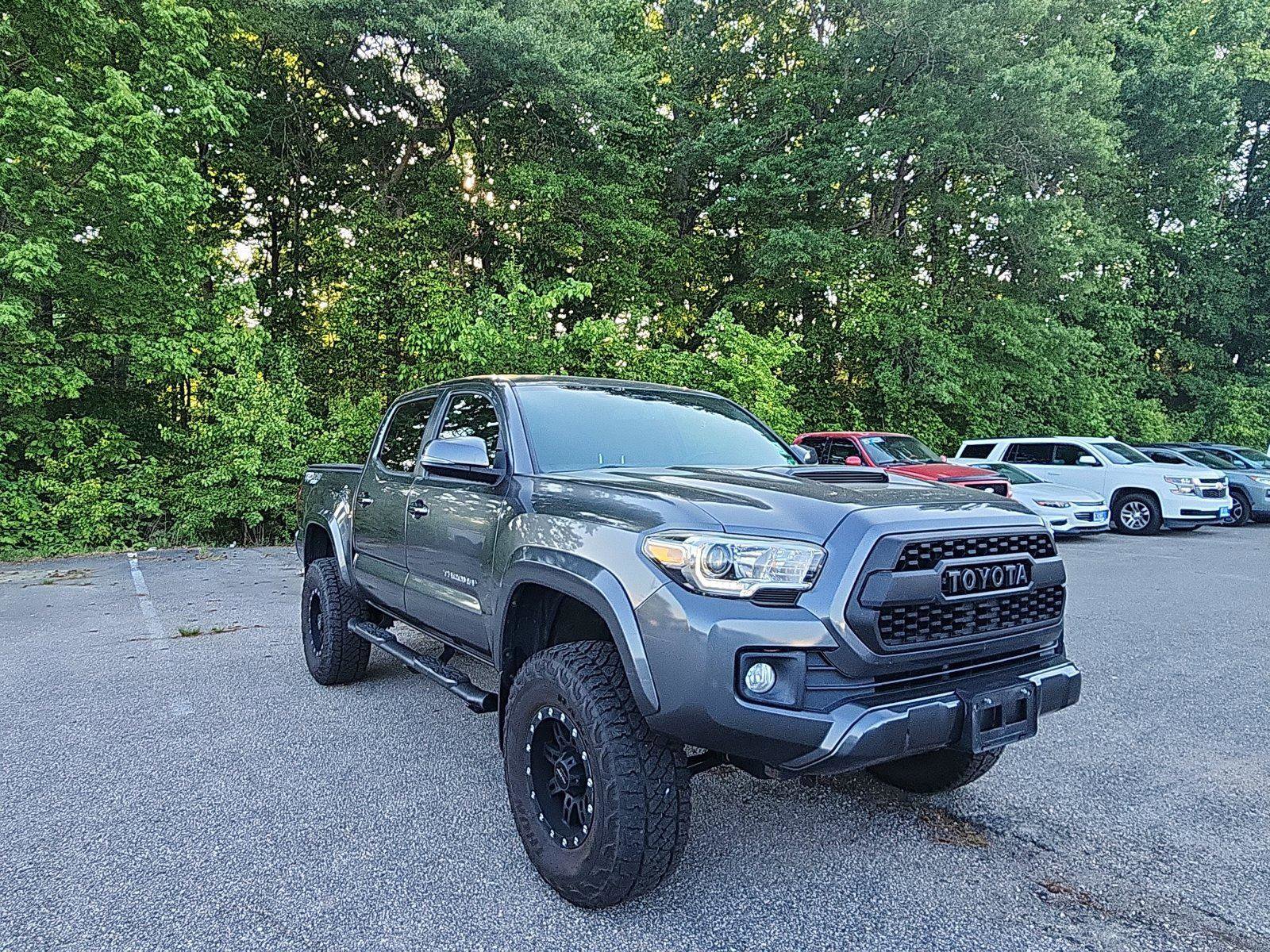 Used 2017 Toyota Tacoma TRD Sport w/ Premium & Technology Package AWD/4WD image 7