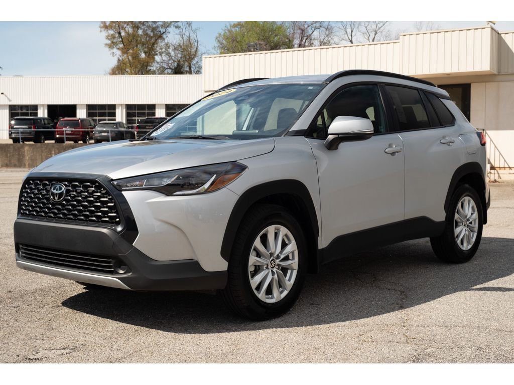 Used 2024 Toyota Corolla Cross LE FWD image 3