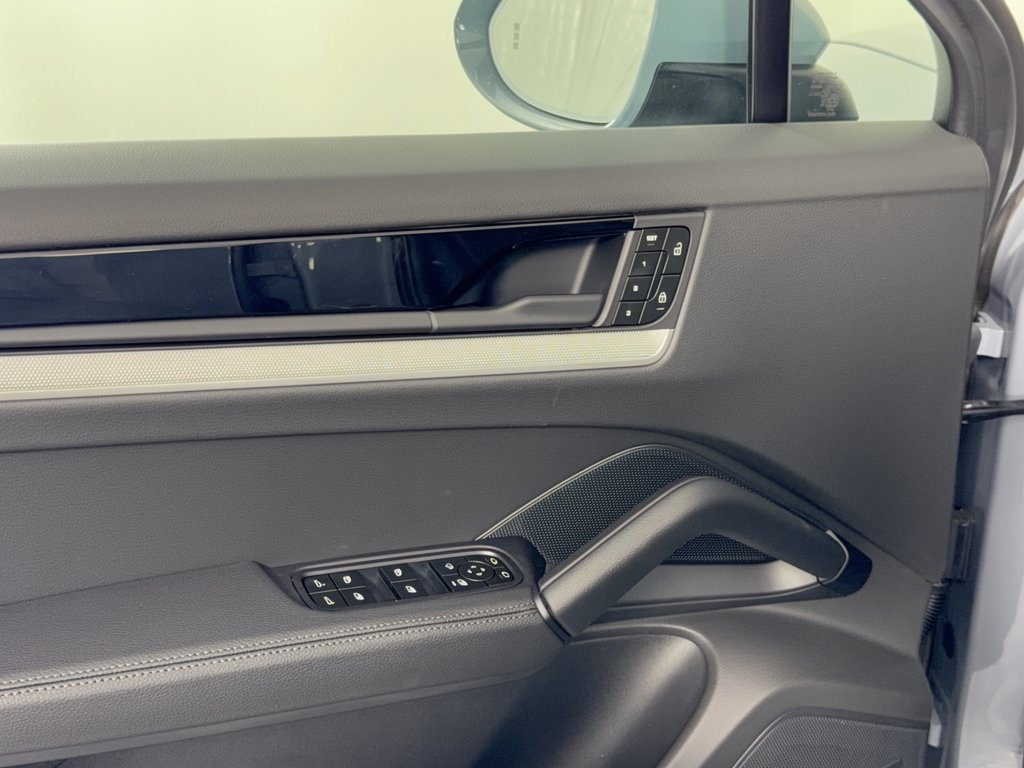 New 2026 Porsche Cayenne Coupe AWD/4WD image 15