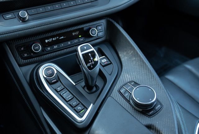 Used 2019 BMW i8 Base image 38