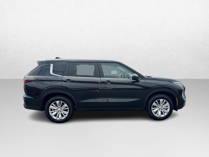 Used 2025 Mitsubishi Outlander ES AWD/4WD image 2