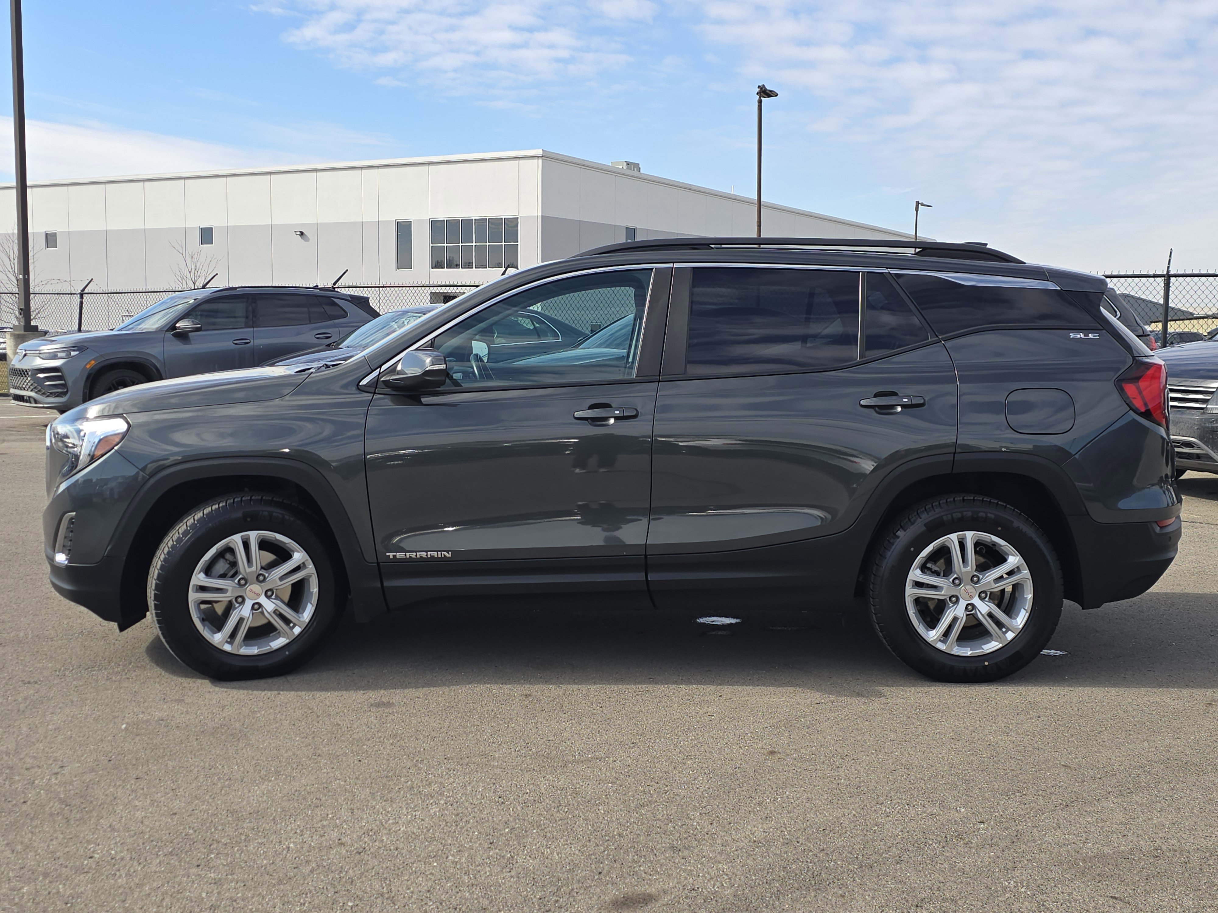 Used 2021 GMC Terrain SLE w/ Driver Convenience Package image 4