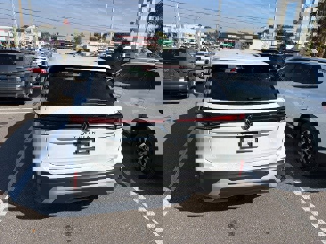 Used 2025 Volkswagen Tiguan S image 9