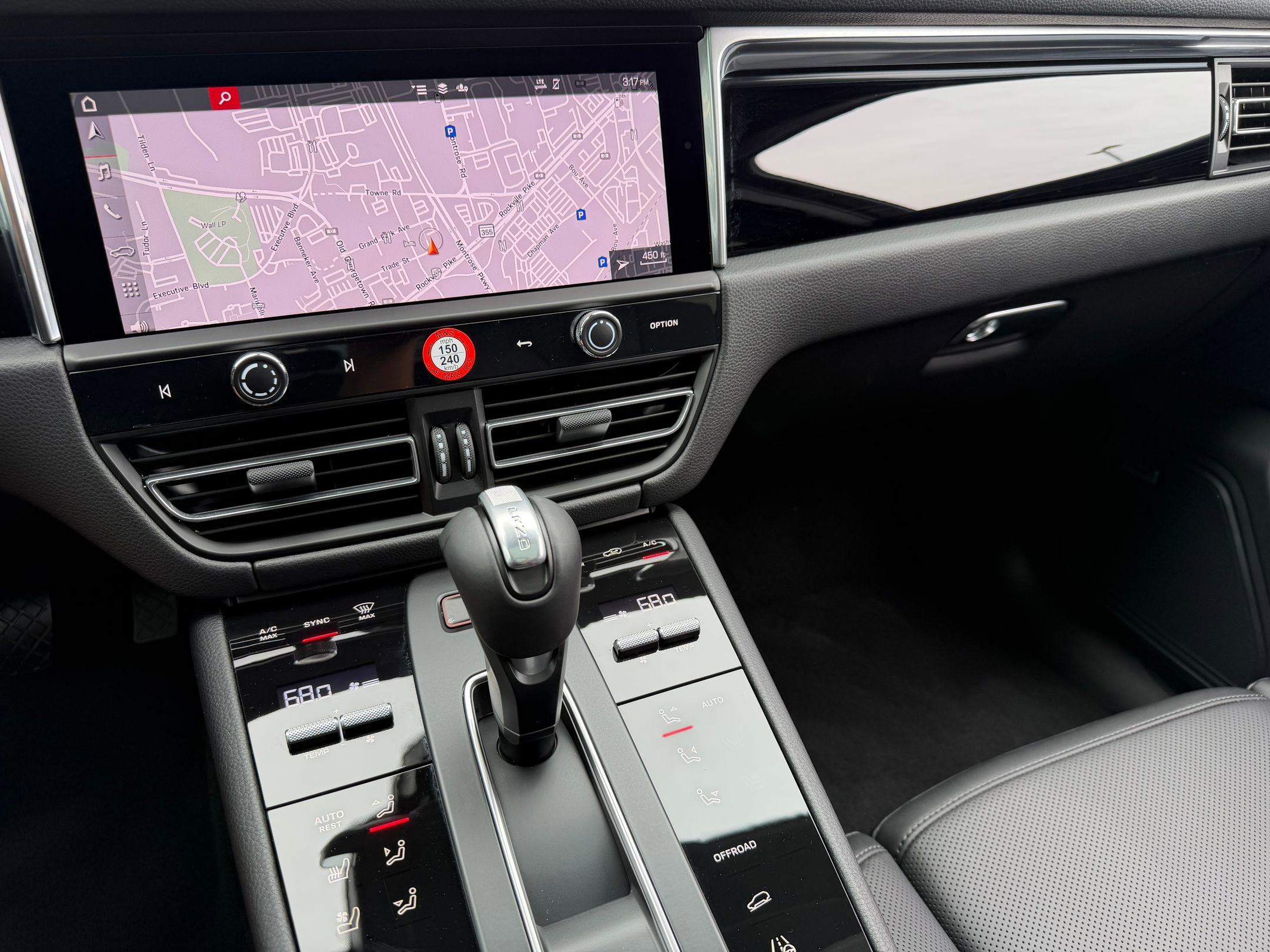 Certified 2026 Porsche Macan AWD/4WD image 28