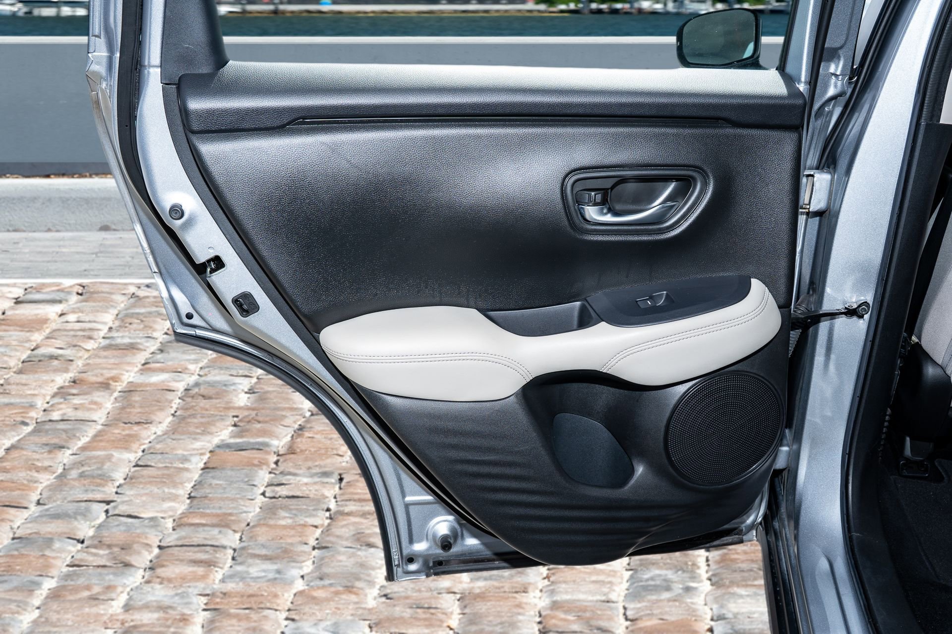 Used 2023 Honda HR-V LX image 11