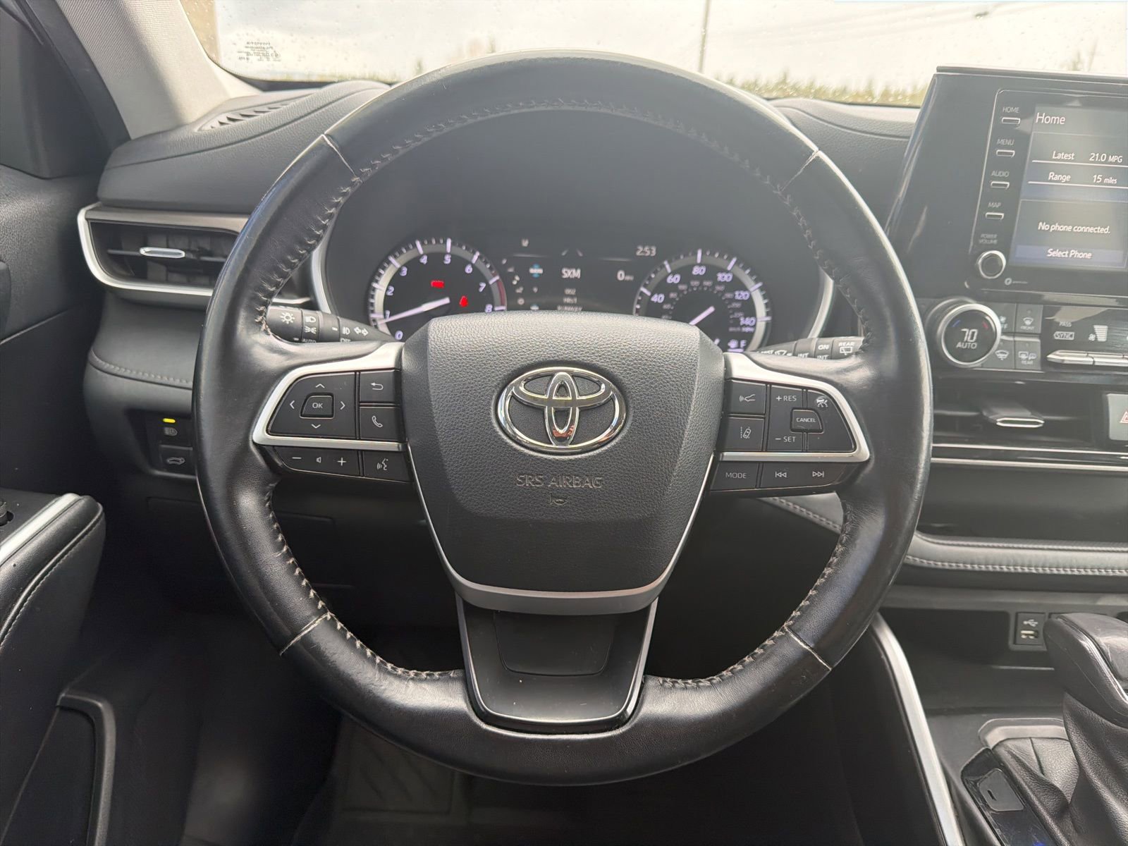 Used 2022 Toyota Highlander XLE AWD/4WD image 11