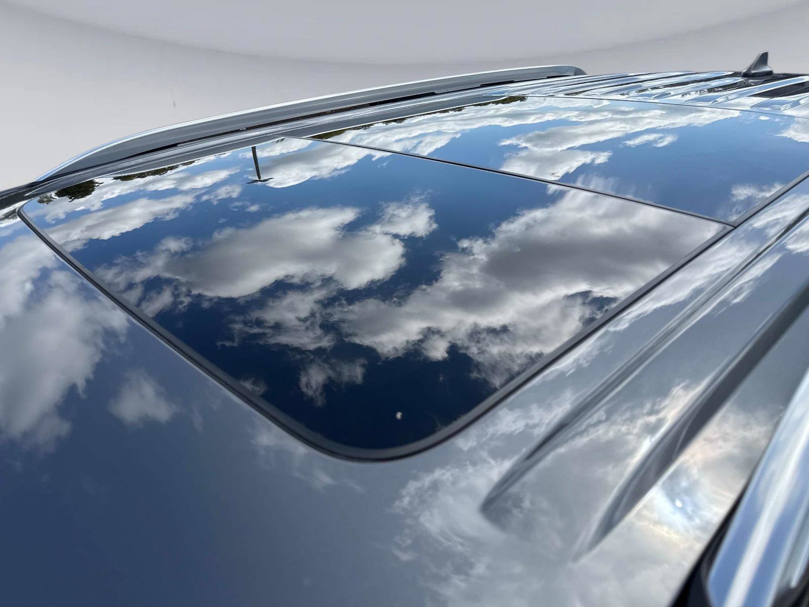 Used 2023 Ford Explorer Platinum w/ Technology Package image 38