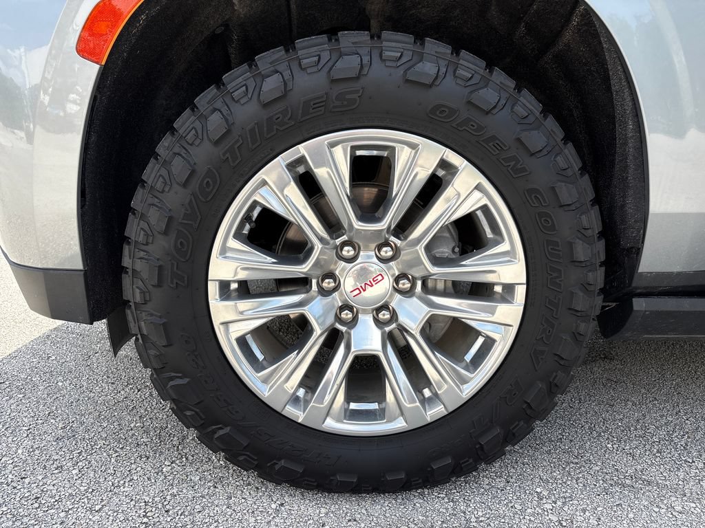 Used 2023 GMC Yukon XL Denali AWD/4WD image 14