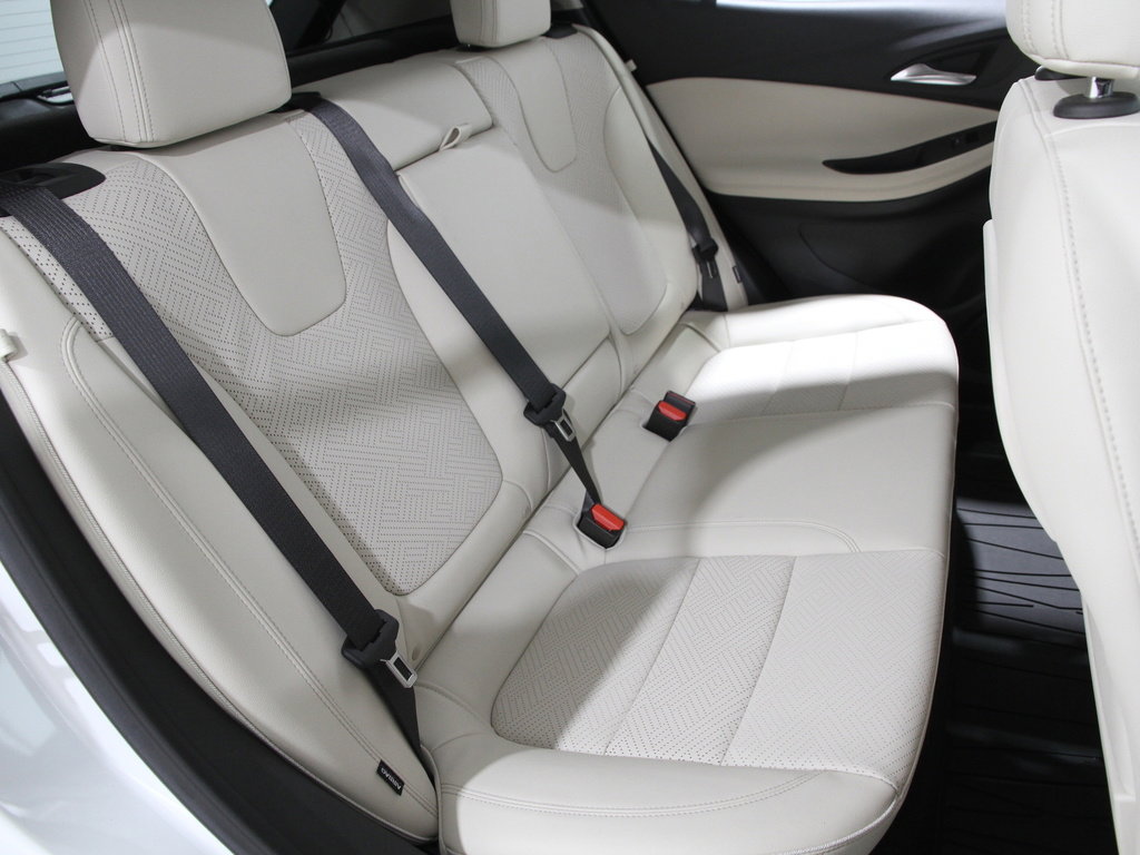 Used 2023 Buick Encore GX Essence w/ Experience Buick Package image 17