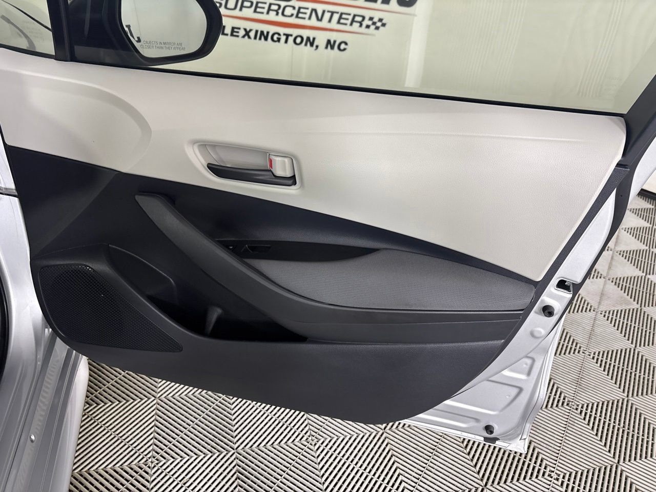 Used 2022 Toyota Corolla LE FWD image 33