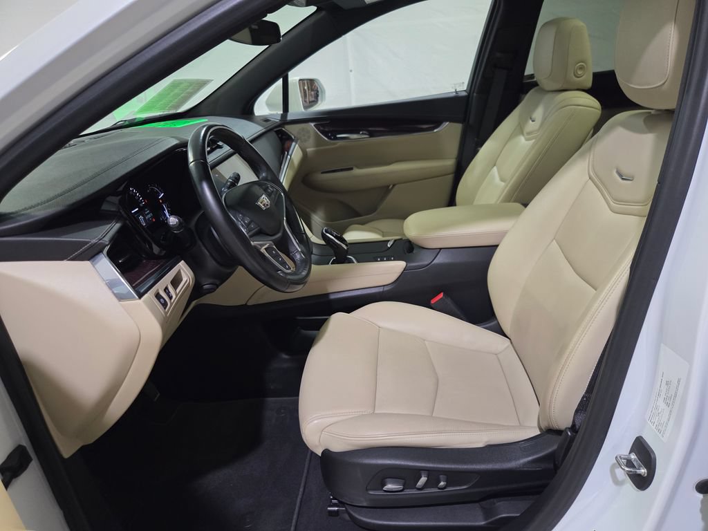 Used 2018 Cadillac XT5 Luxury w/ Driver Awareness Package AWD/4WD image 14