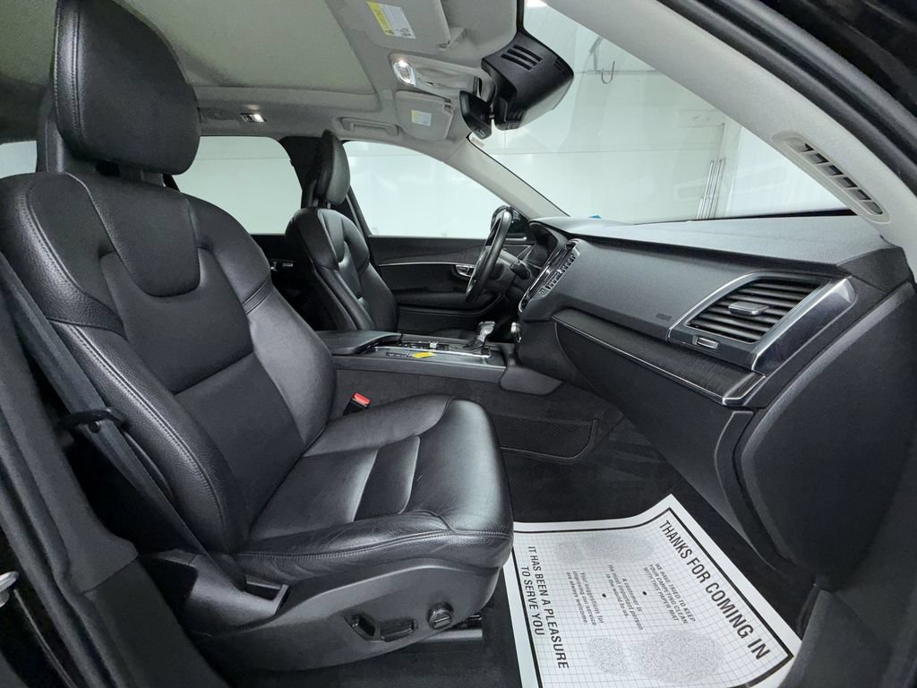 Used 2020 Volvo XC90 T6 Momentum AWD/4WD image 9