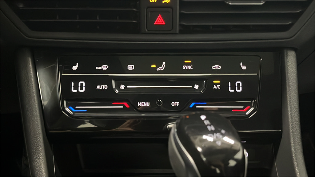 Used 2025 Volkswagen Jetta SE w/ Sunroof Package FWD image 18