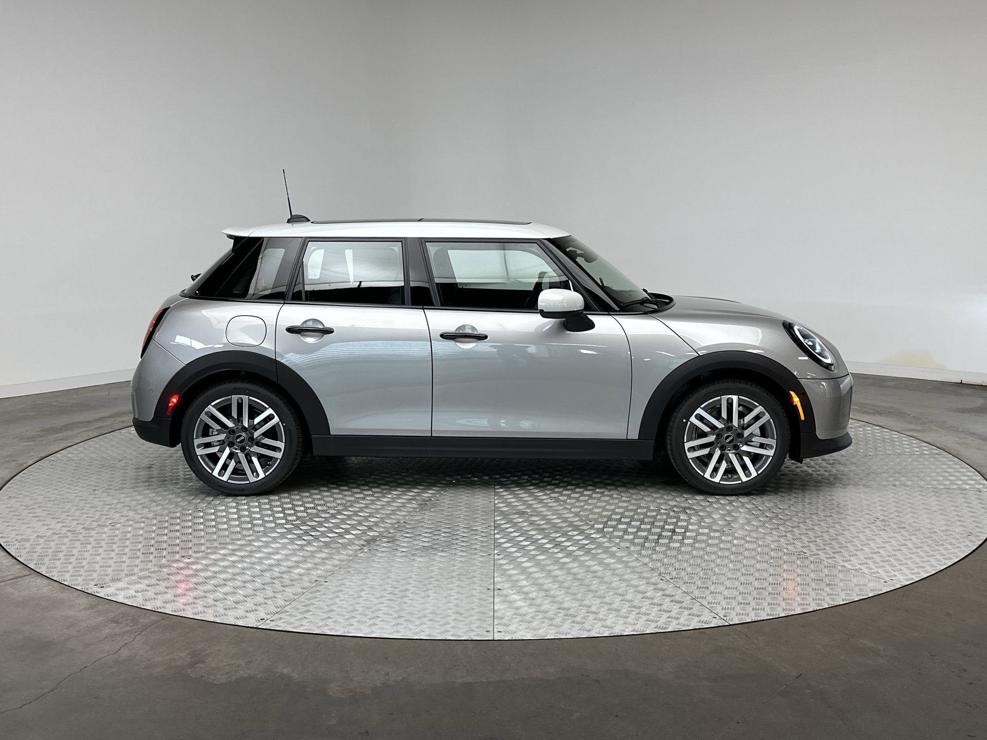 Used 2026 MINI Cooper S FWD image 10