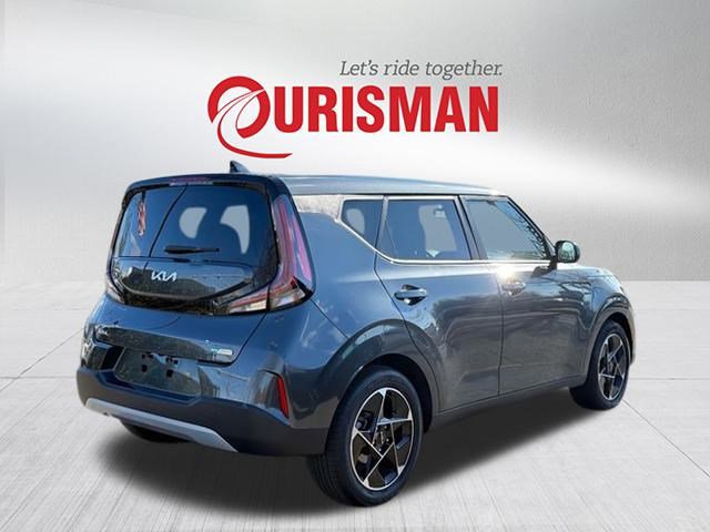 Used 2023 Kia Soul EX image 2