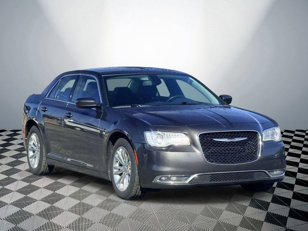 Used 2019 Chrysler 300 Touring w/ Driver Convenience Group RWD image 4