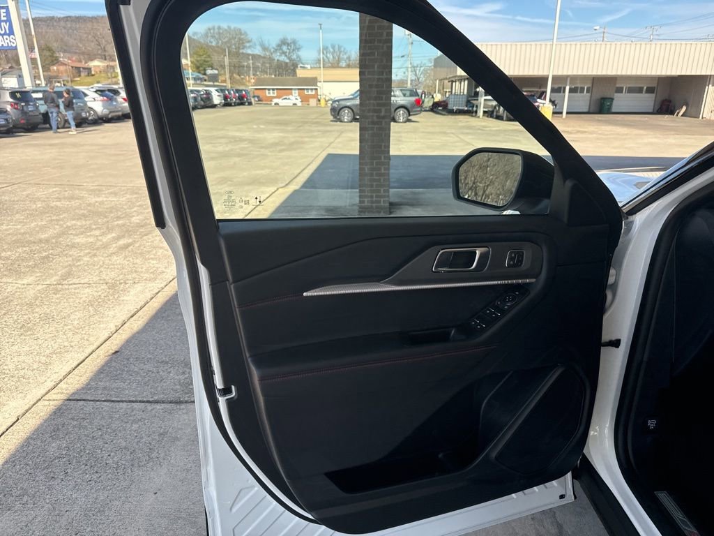 New 2026 Ford Explorer ST-Line w/ ST-Line Street Pack image 15
