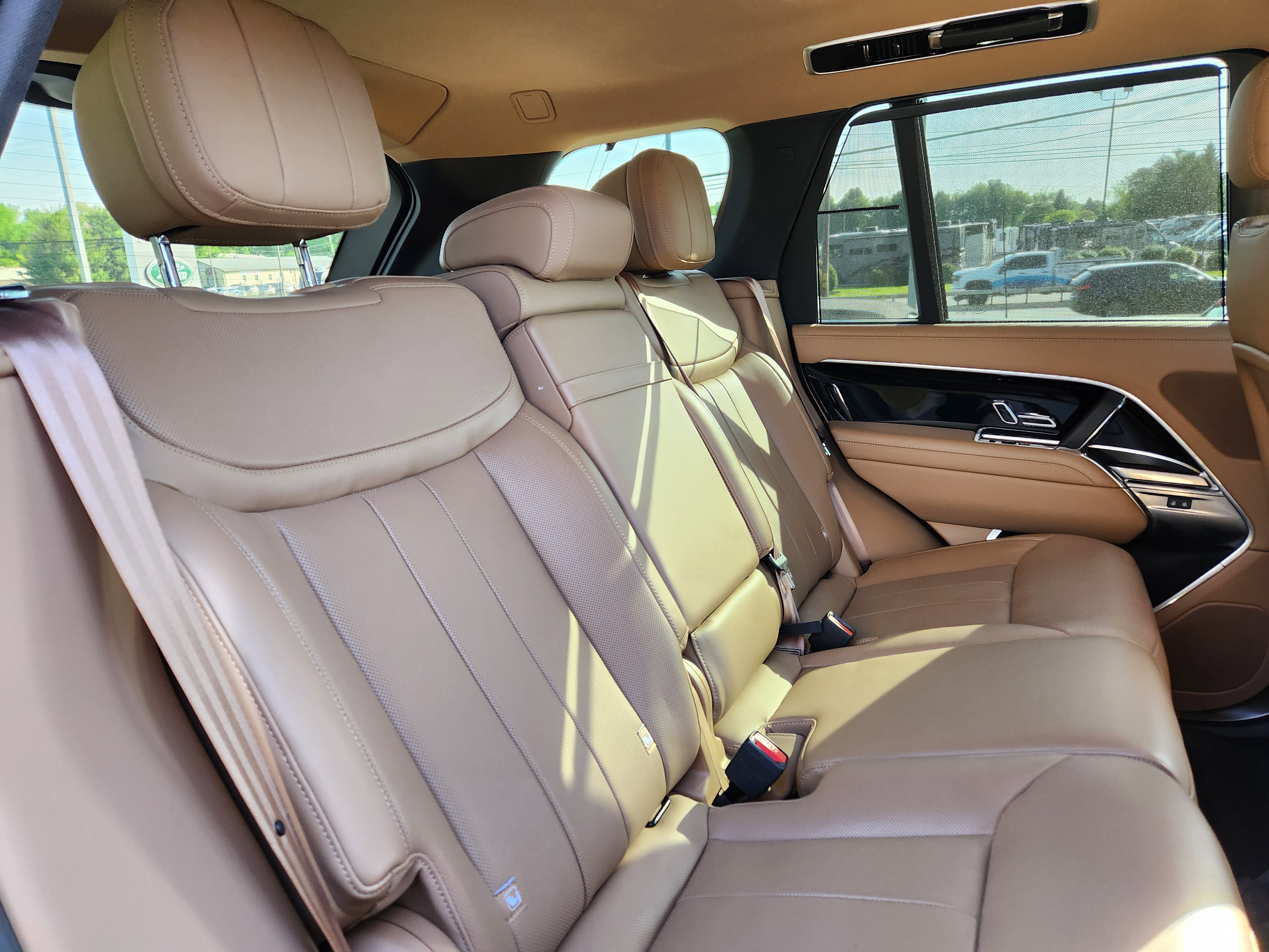 Certified 2024 Land Rover Range Rover SE AWD/4WD image 15