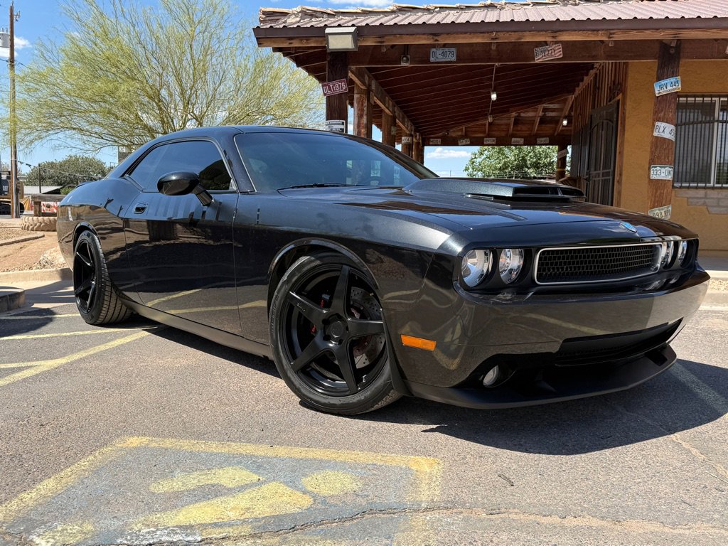 Used 2010 Dodge Challenger R/T RWD image 2