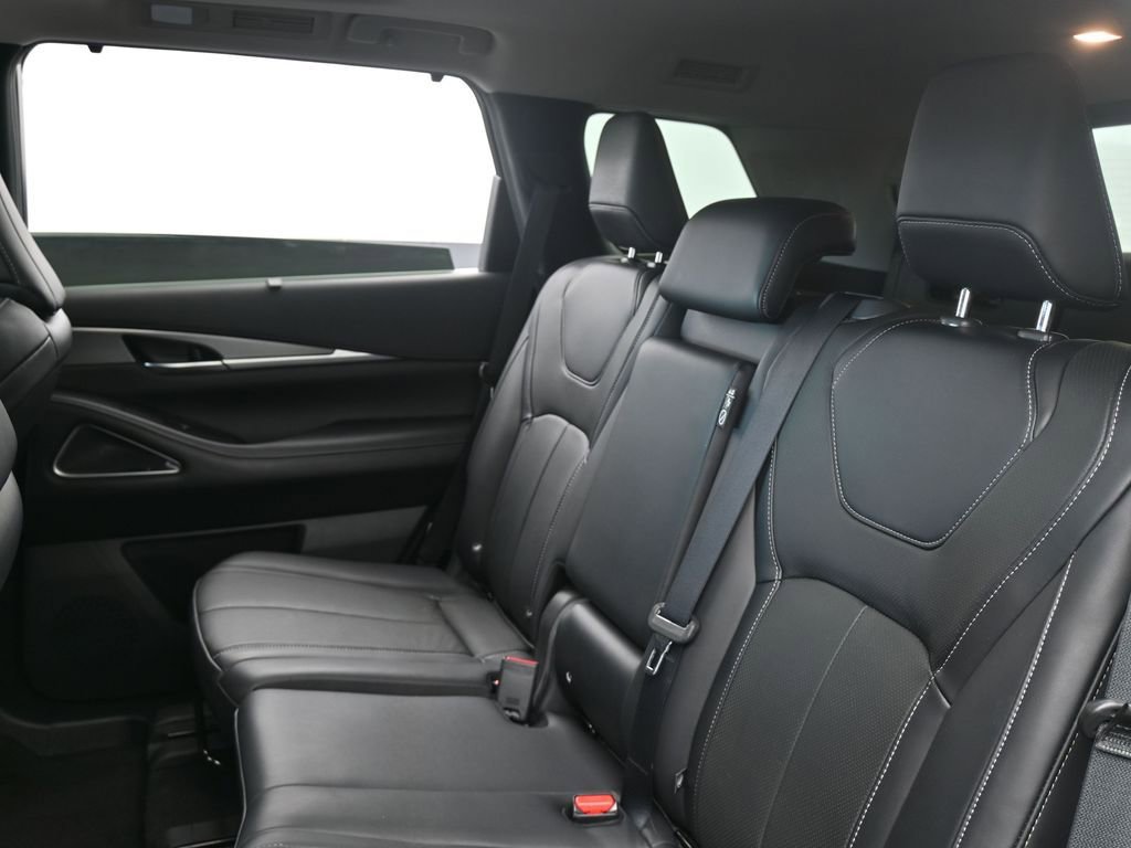 Used 2023 INFINITI QX60 Luxe w/ Performance Audio Package image 31
