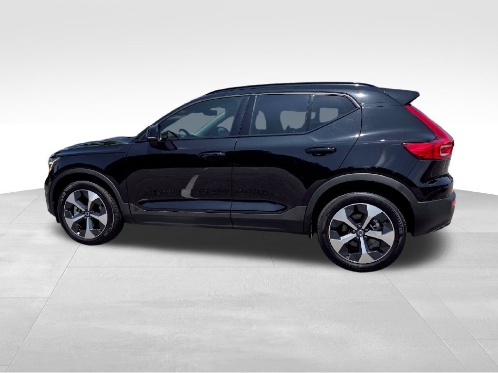 Used 2026 Volvo XC40 B5 Plus AWD/4WD image 4
