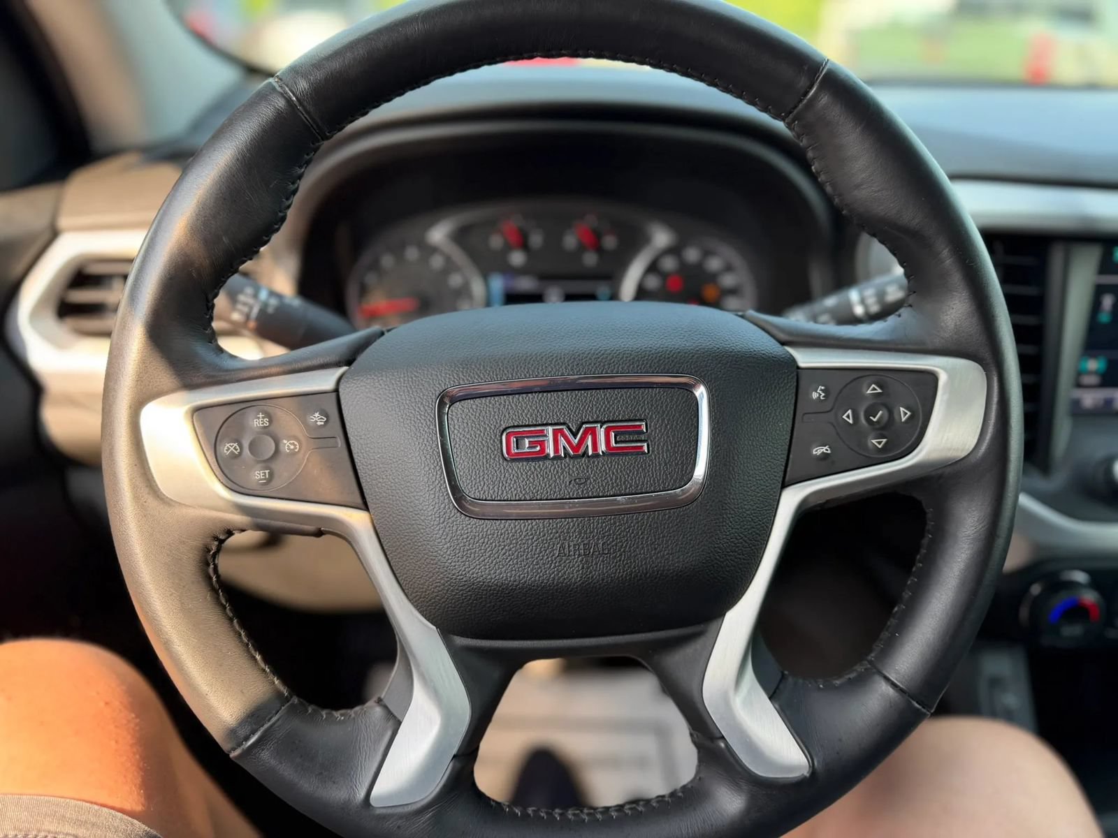 Used 2017 GMC Acadia SLT FWD image 16