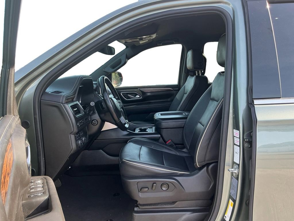 Used 2023 Chevrolet Suburban Premier AWD/4WD image 14