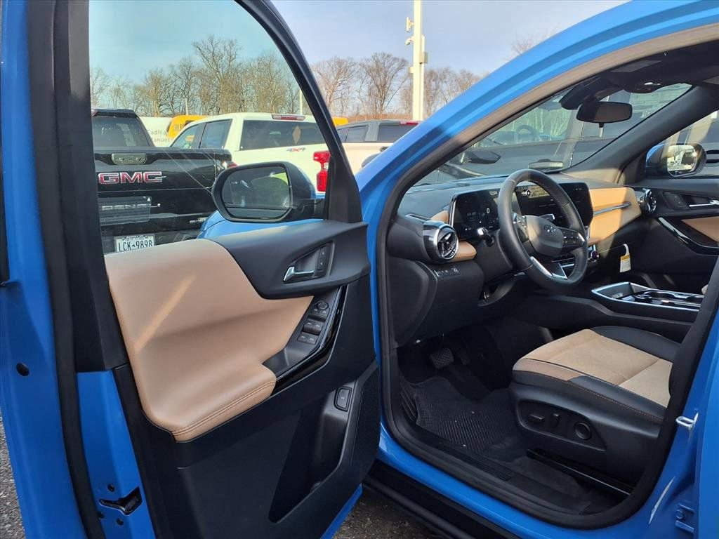 Used 2026 Chevrolet Equinox ACTIV image 8