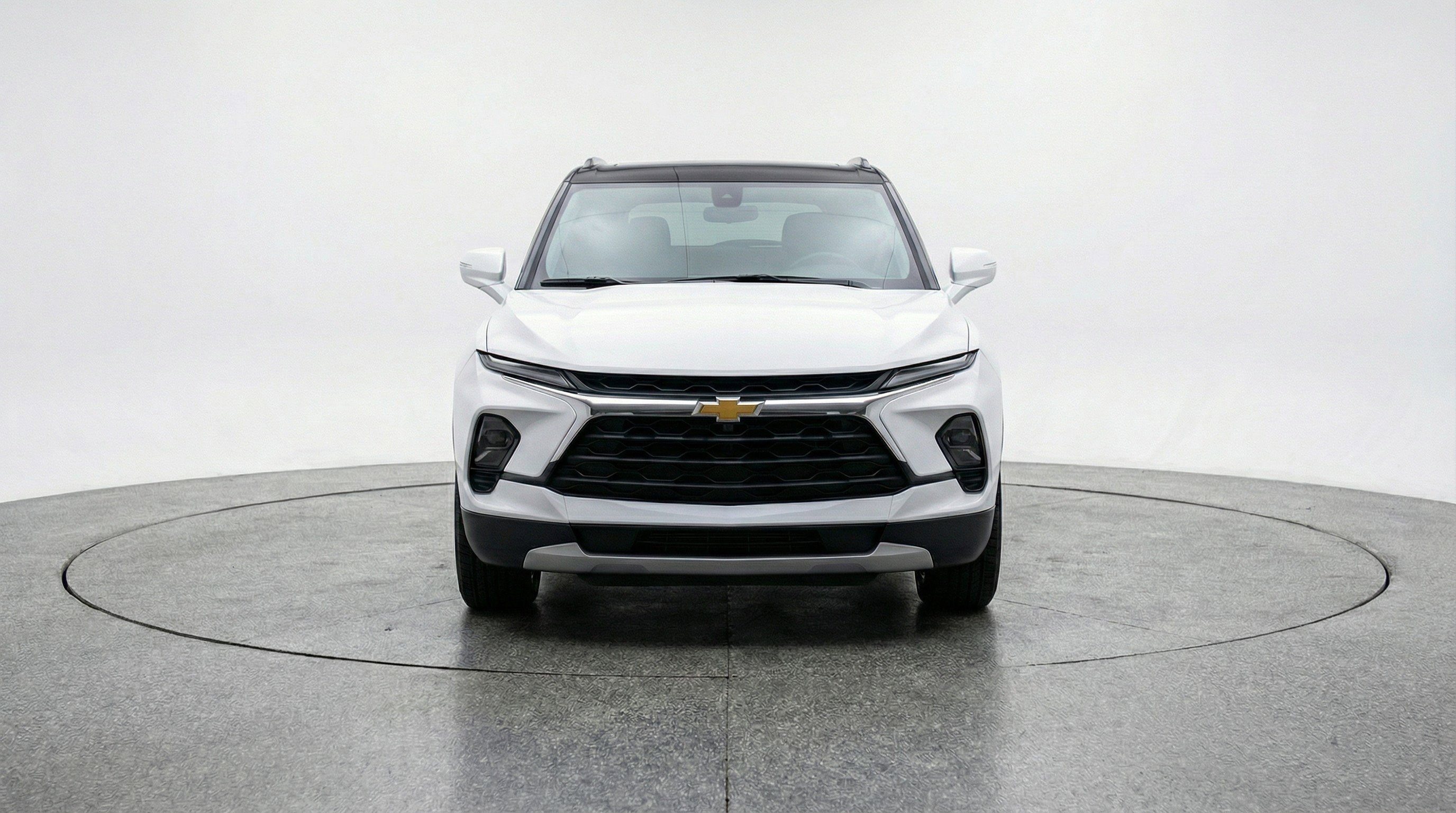 Used 2025 Chevrolet Blazer LT image 2