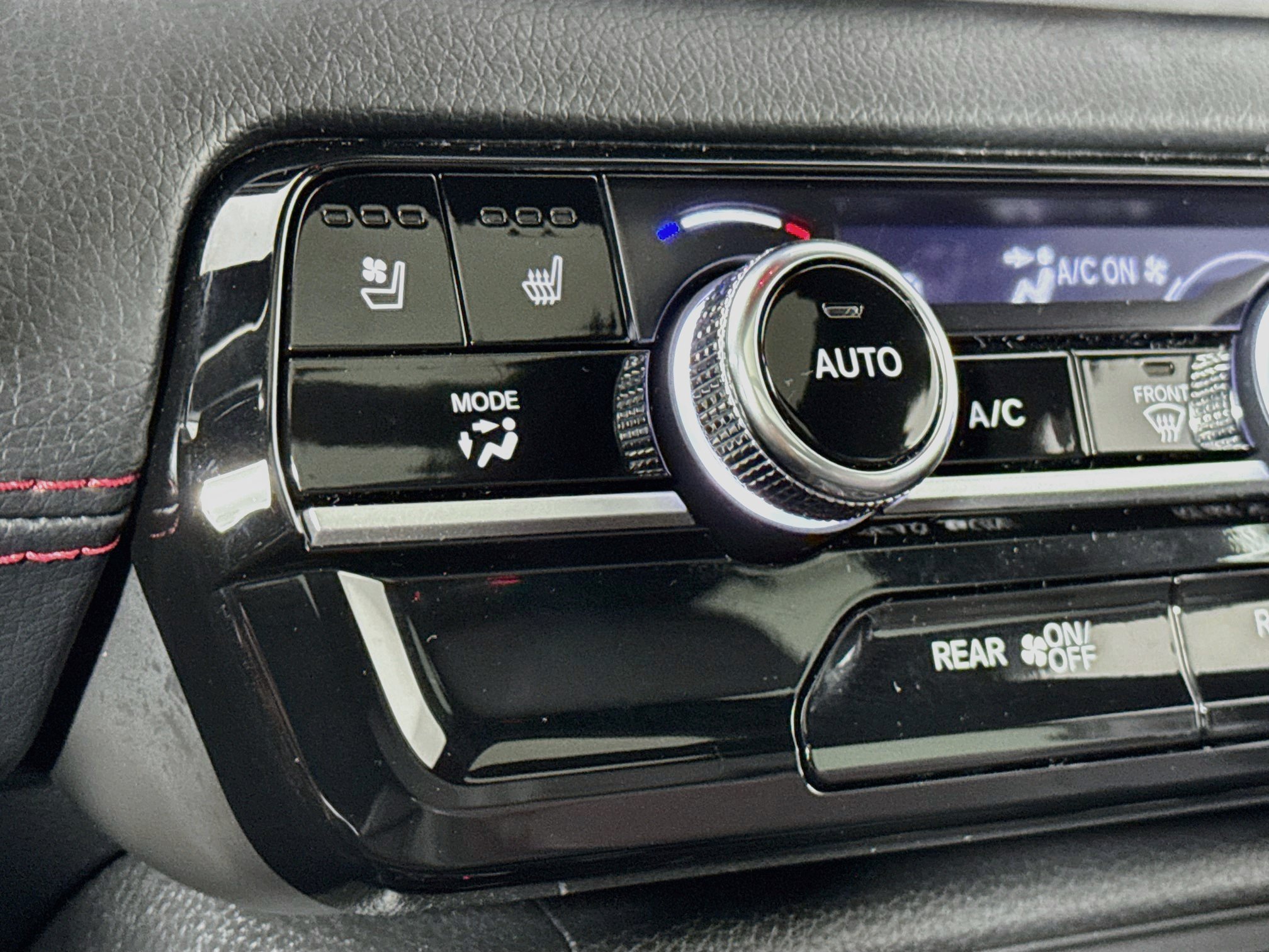 Certified 2025 Honda Pilot Black Edition image 21