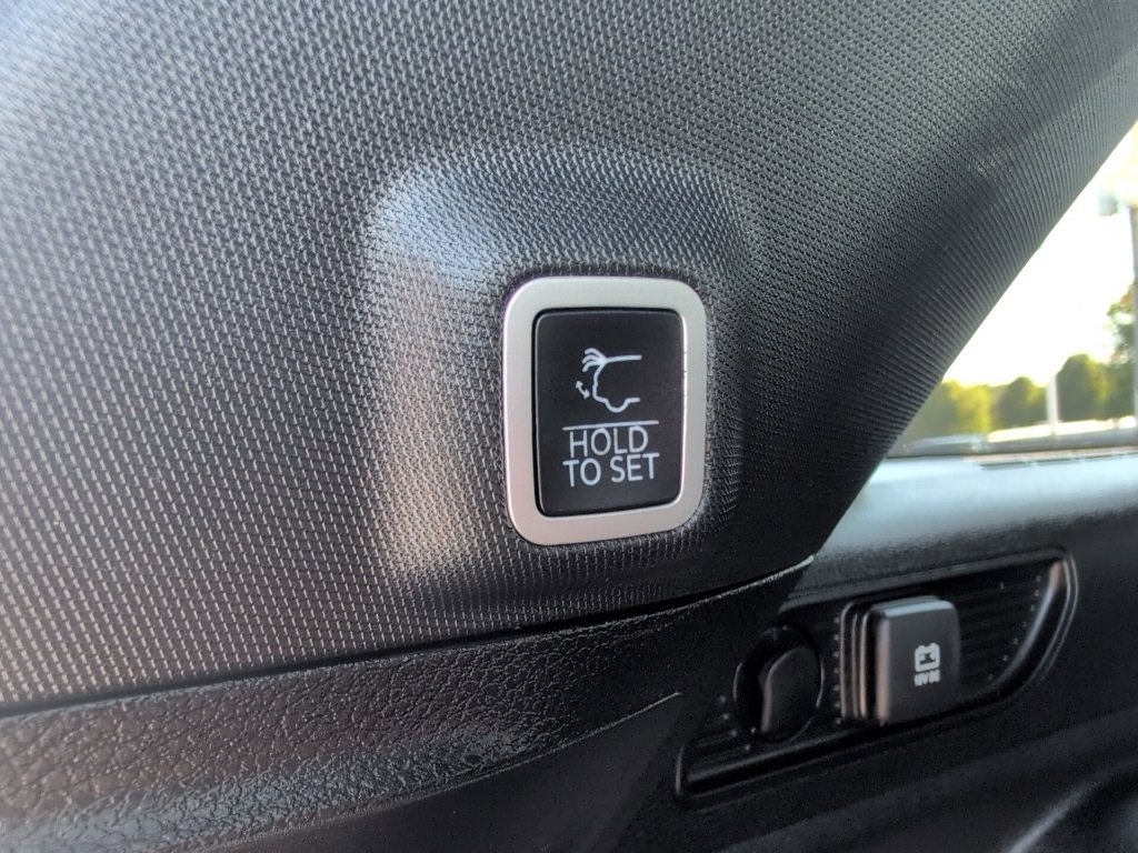 Used 2023 Jeep Grand Cherokee Altitude image 17