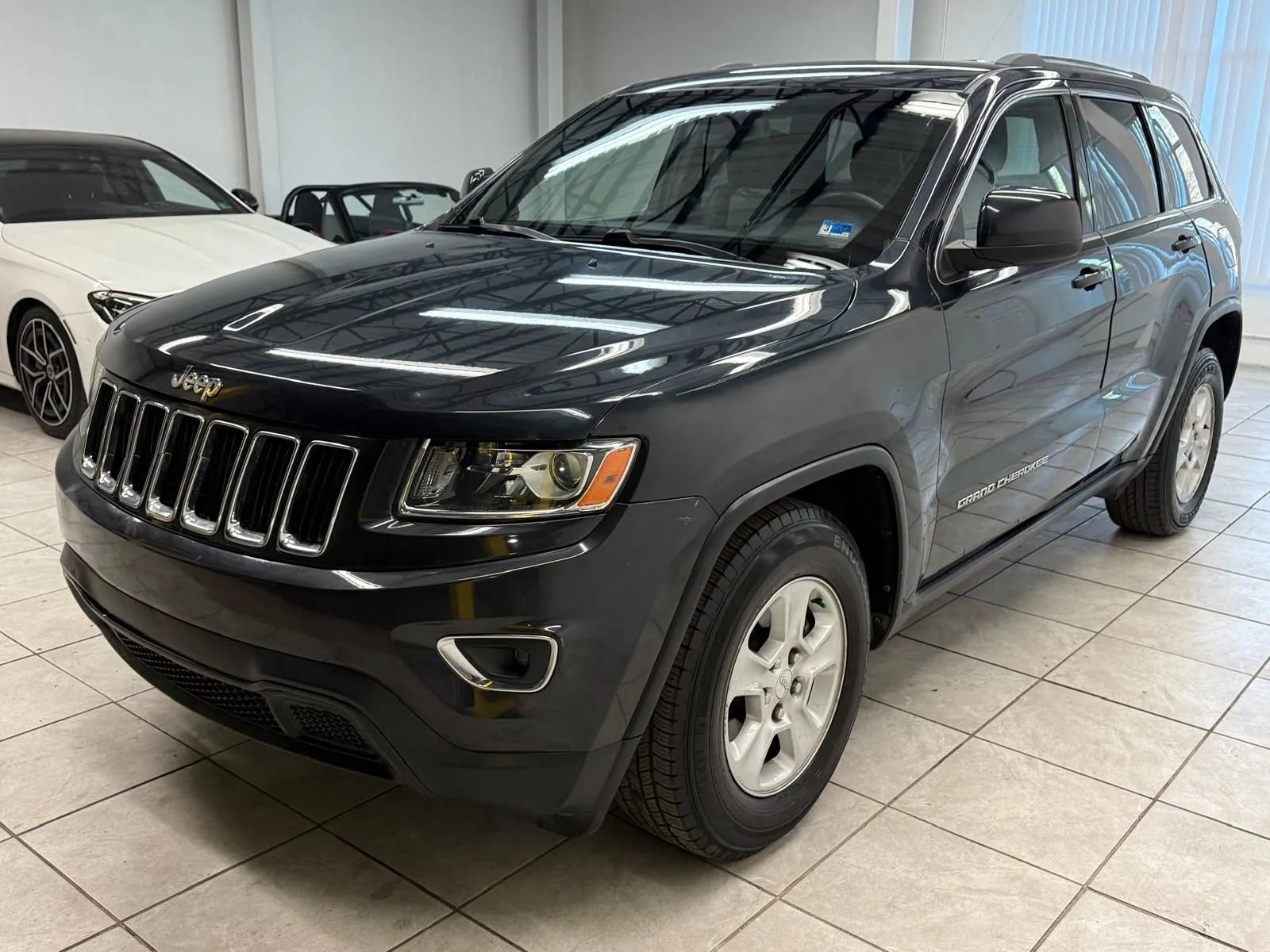 Used 2014 Jeep Grand Cherokee Laredo w/ Quick Order Package 23E image 2
