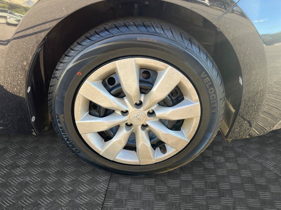 Used 2015 Toyota Corolla LE FWD image 24
