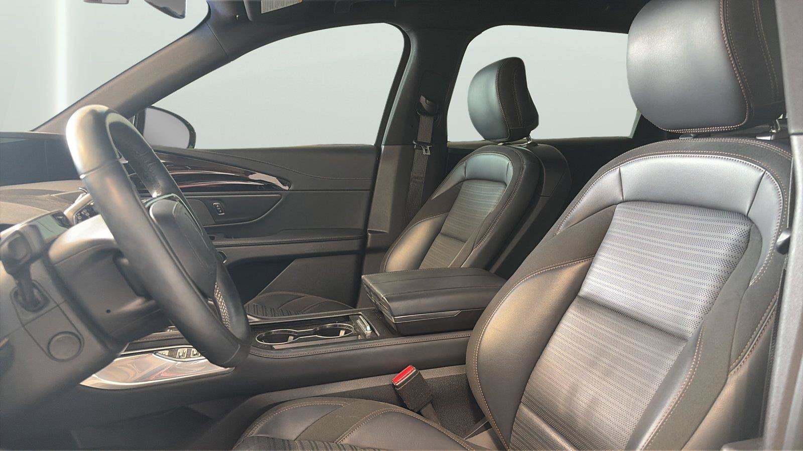 Used 2024 Lincoln Nautilus Reserve w/ Jet Appearance Package (87T) AWD/4WD image 10
