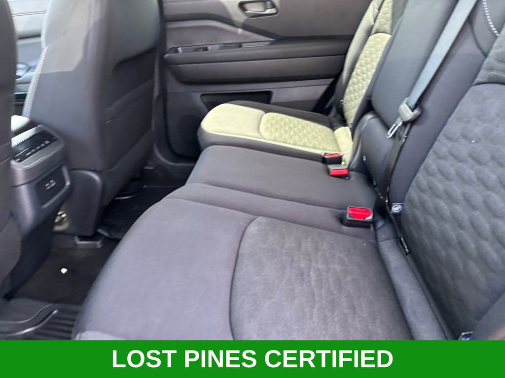 Used 2024 Nissan Pathfinder SV image 23
