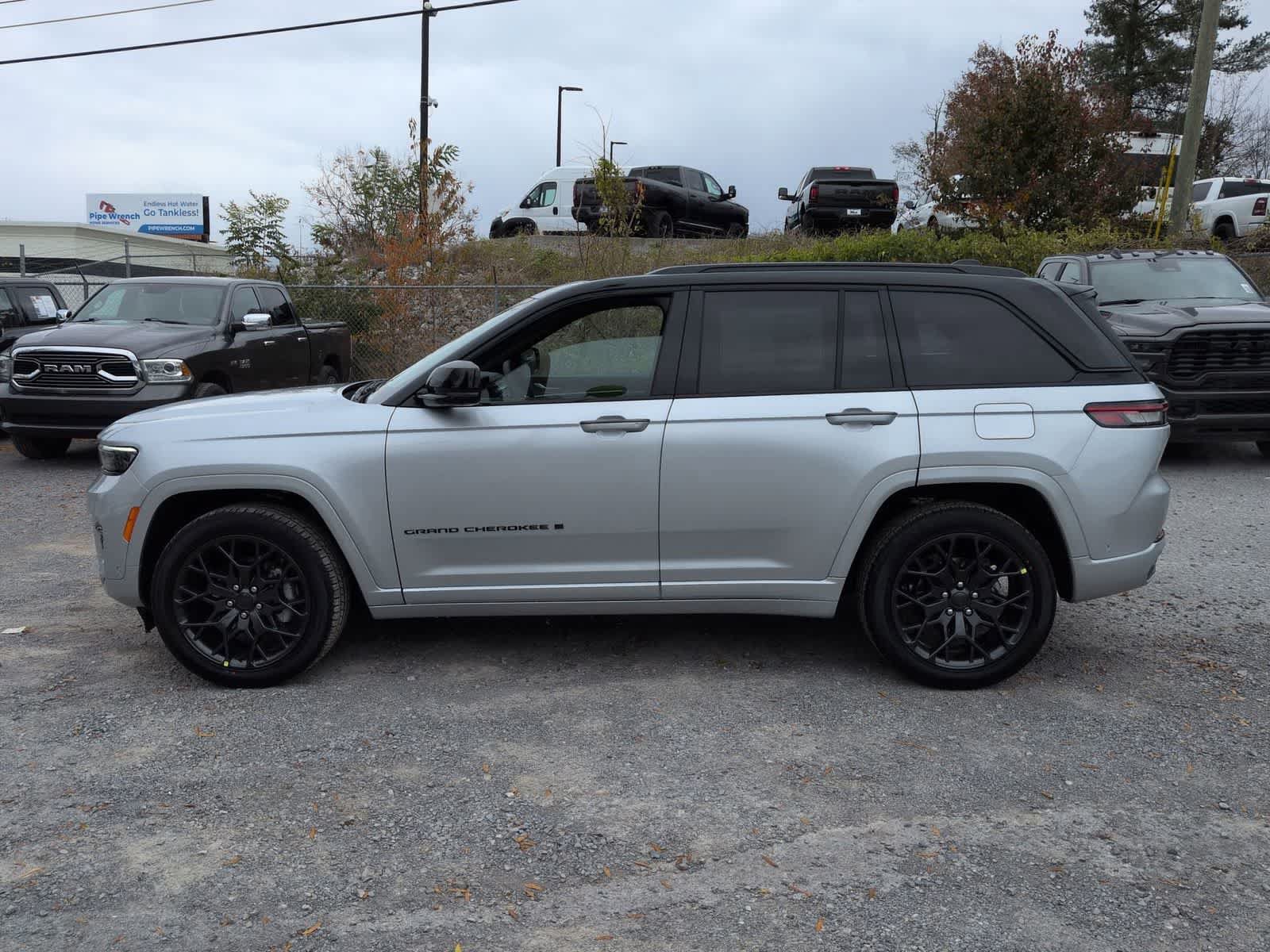 New 2025 Jeep Grand Cherokee Summit w/ Obsidian Package AWD/4WD image 5