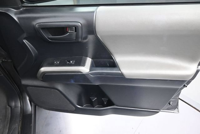 Used 2019 Toyota Tacoma SR5 AWD/4WD image 13