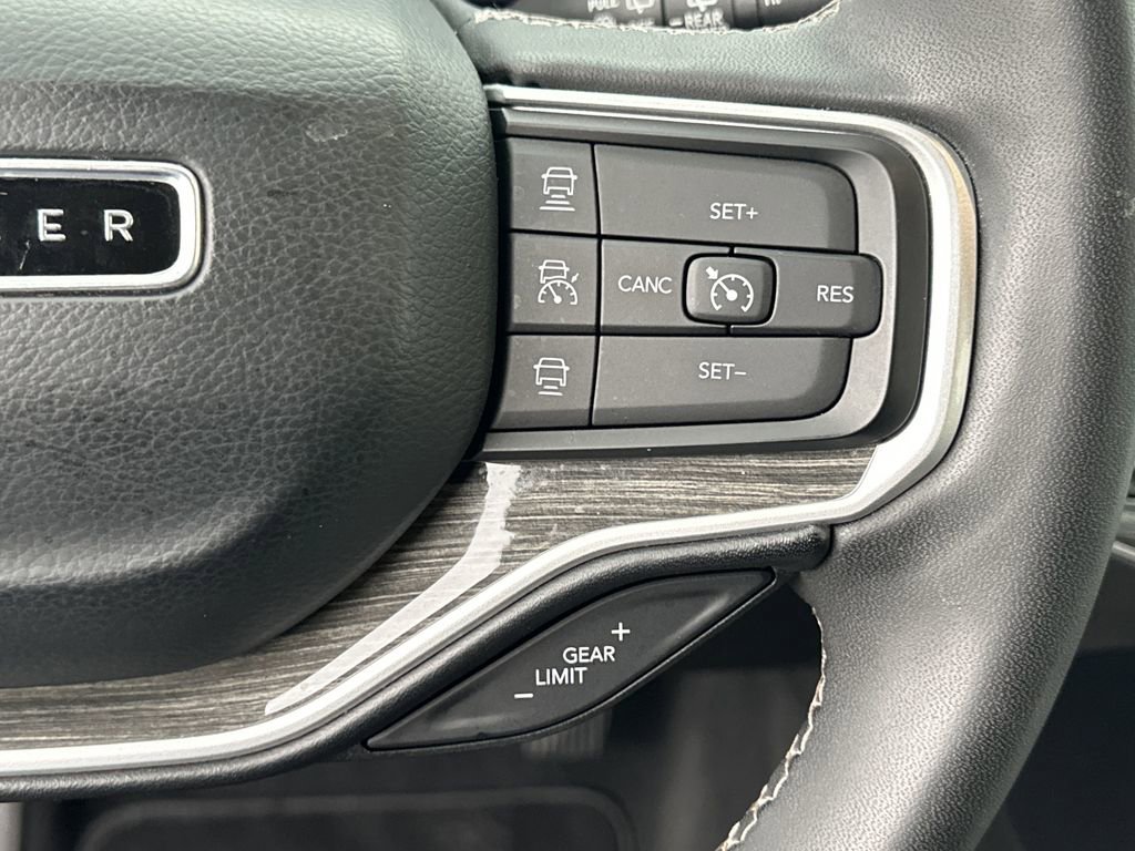 Used 2022 Jeep Wagoneer Series III w/ Rear Seat Video Group 1 image 29