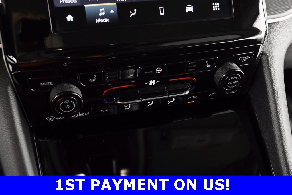 Certified 2023 Jeep Grand Cherokee Laredo w/ Luxury Tech Group I image 32