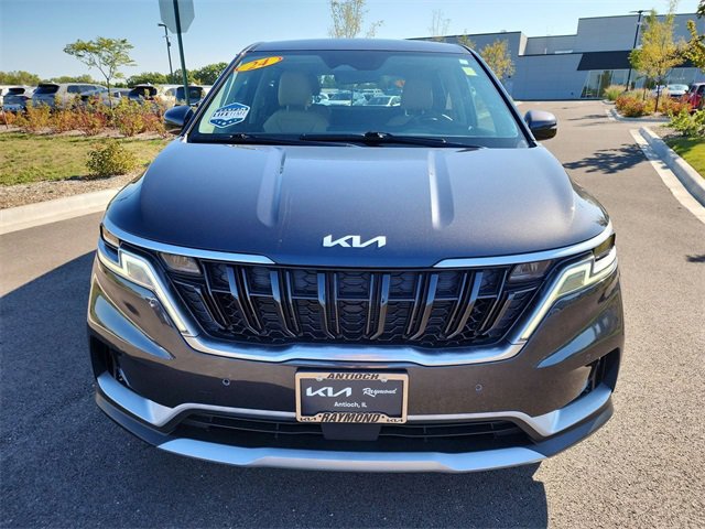 Used 2024 Kia Carnival EX image 3