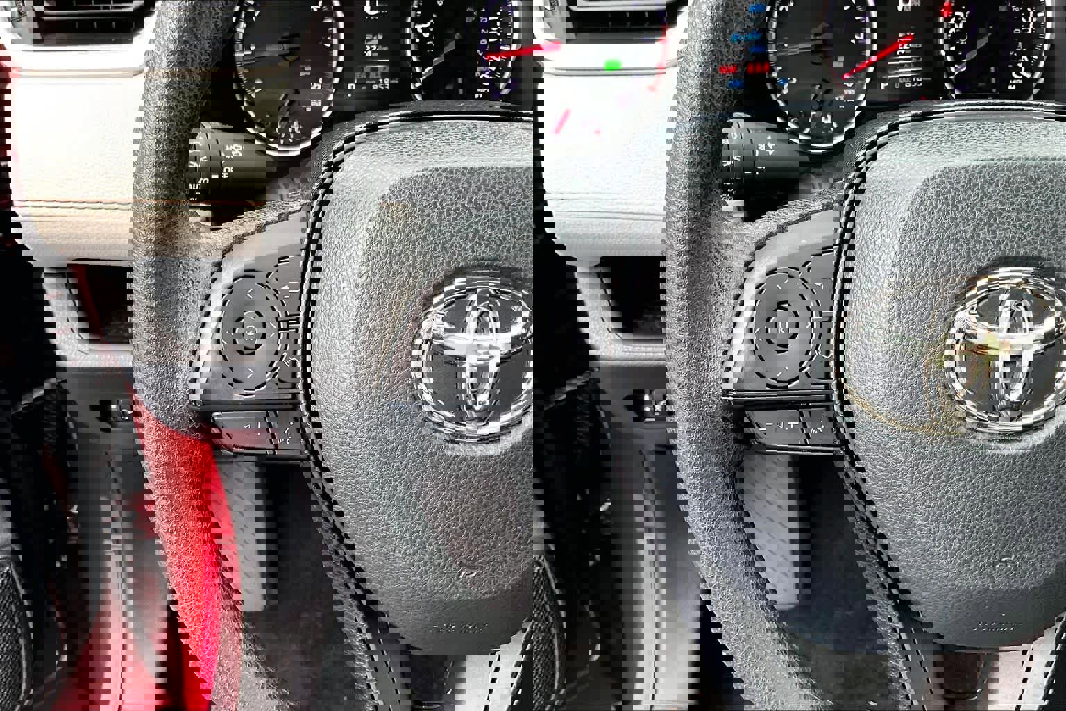 Used 2020 Toyota RAV4 XLE image 23