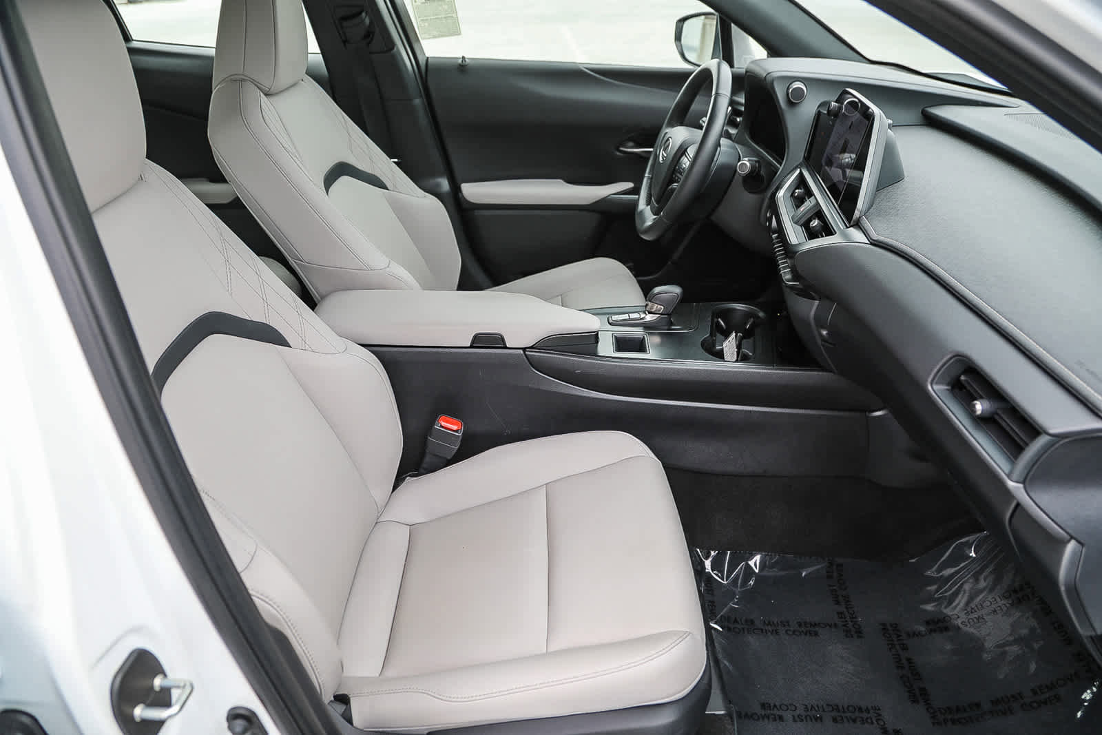 Used 2025 Lexus UX 300h FWD image 16