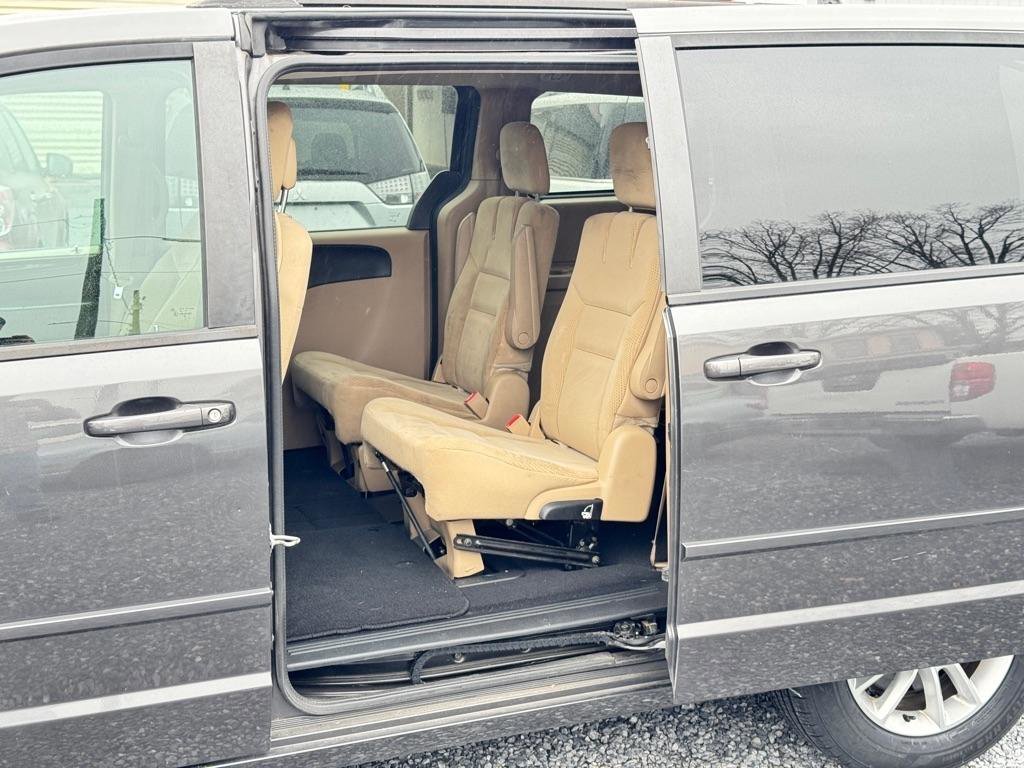 Used 2016 Dodge Grand Caravan SXT image 7