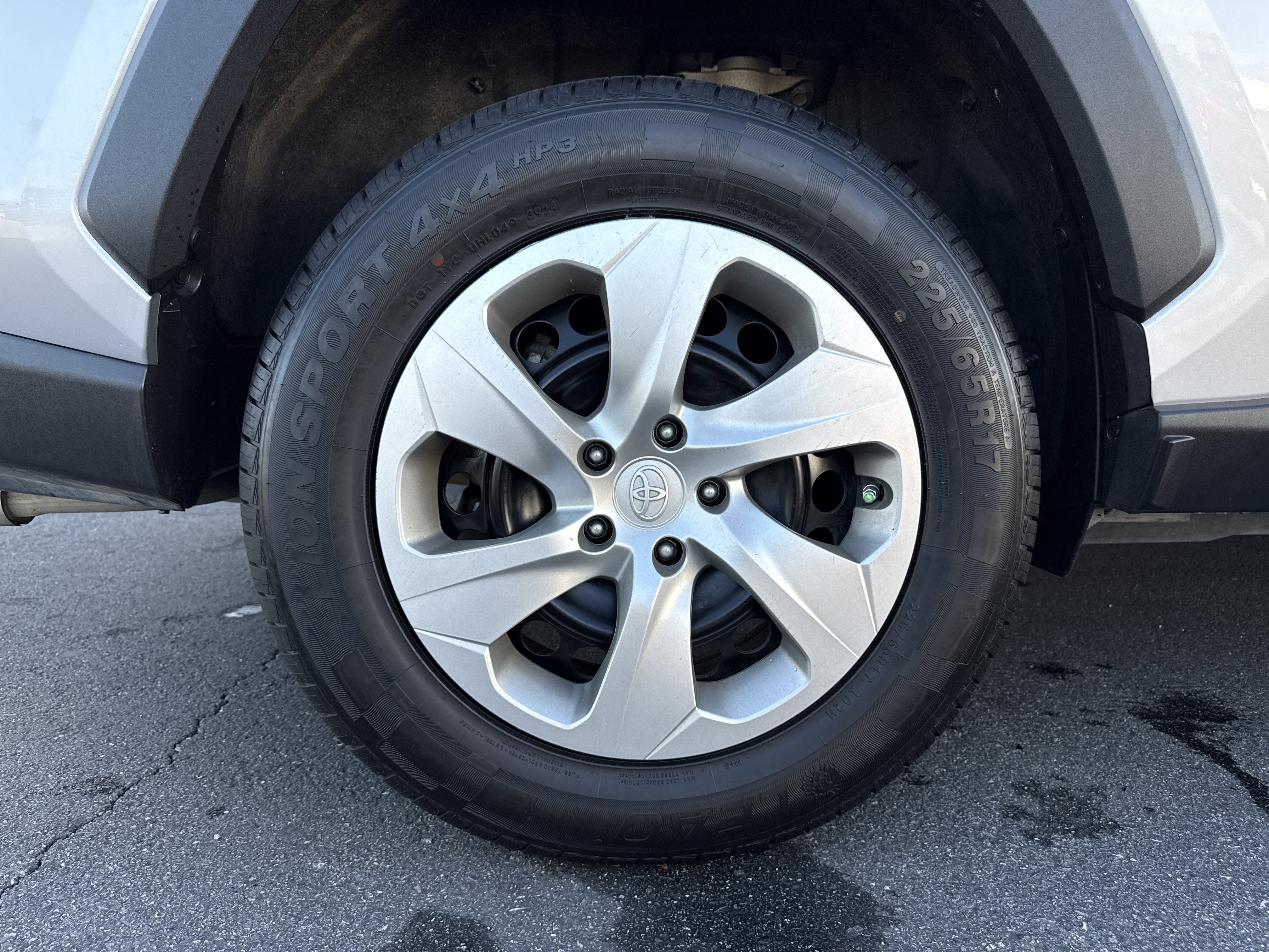 Used 2022 Toyota RAV4 LE image 25