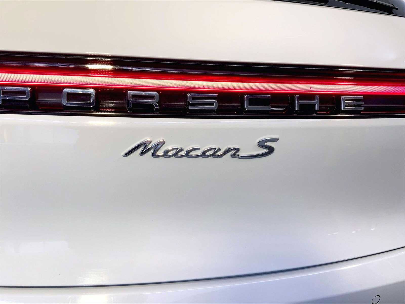 Certified 2024 Porsche Macan S AWD/4WD image 35