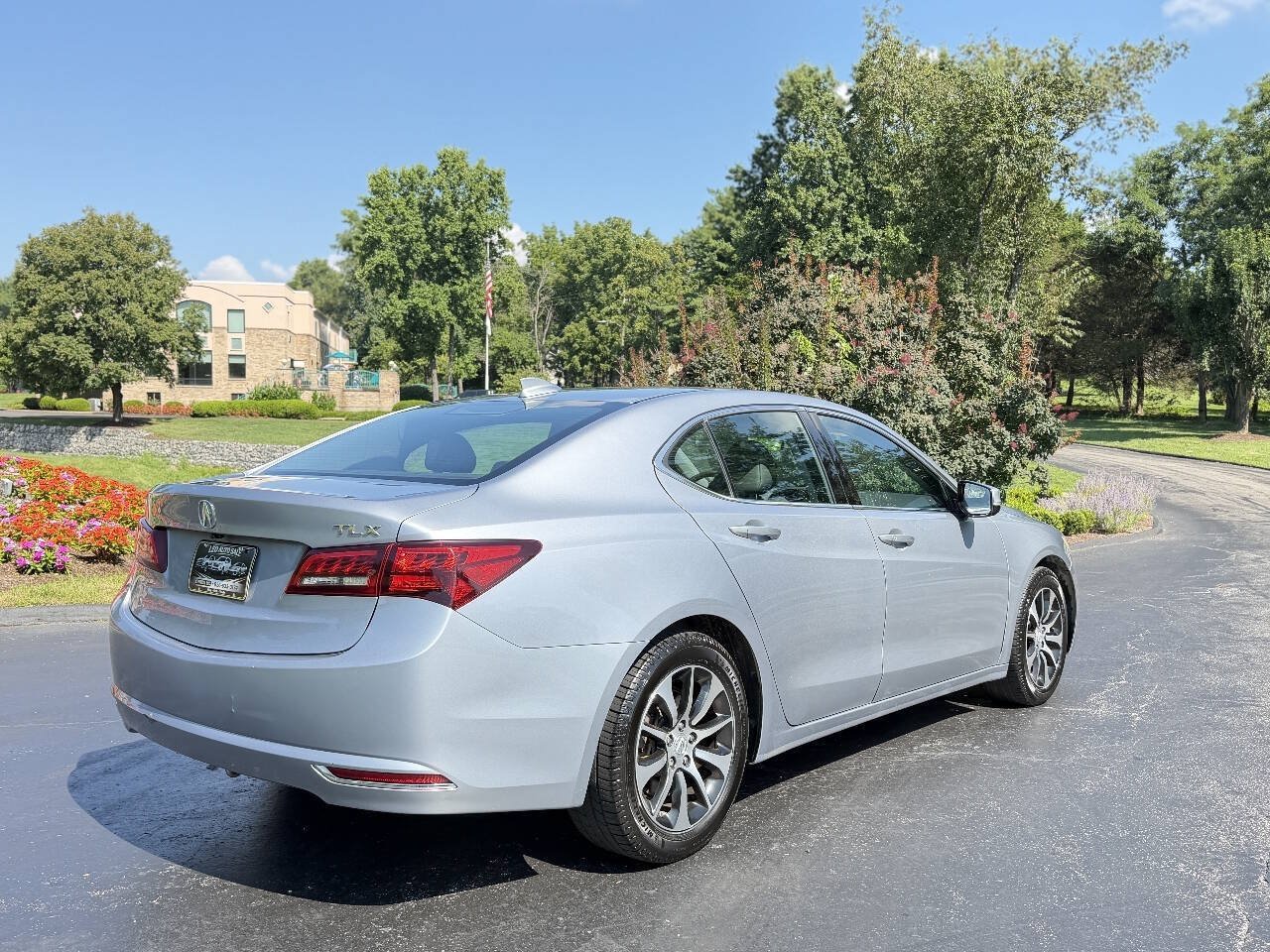 Used 2016 Acura TLX w/ Technology Package FWD image 4